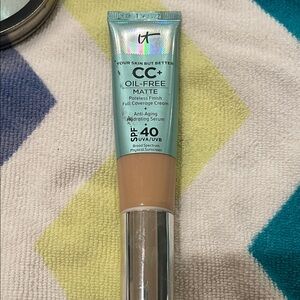 IT Cosmetics CC+ Oil-Free Matte Foundation - Neutral Light